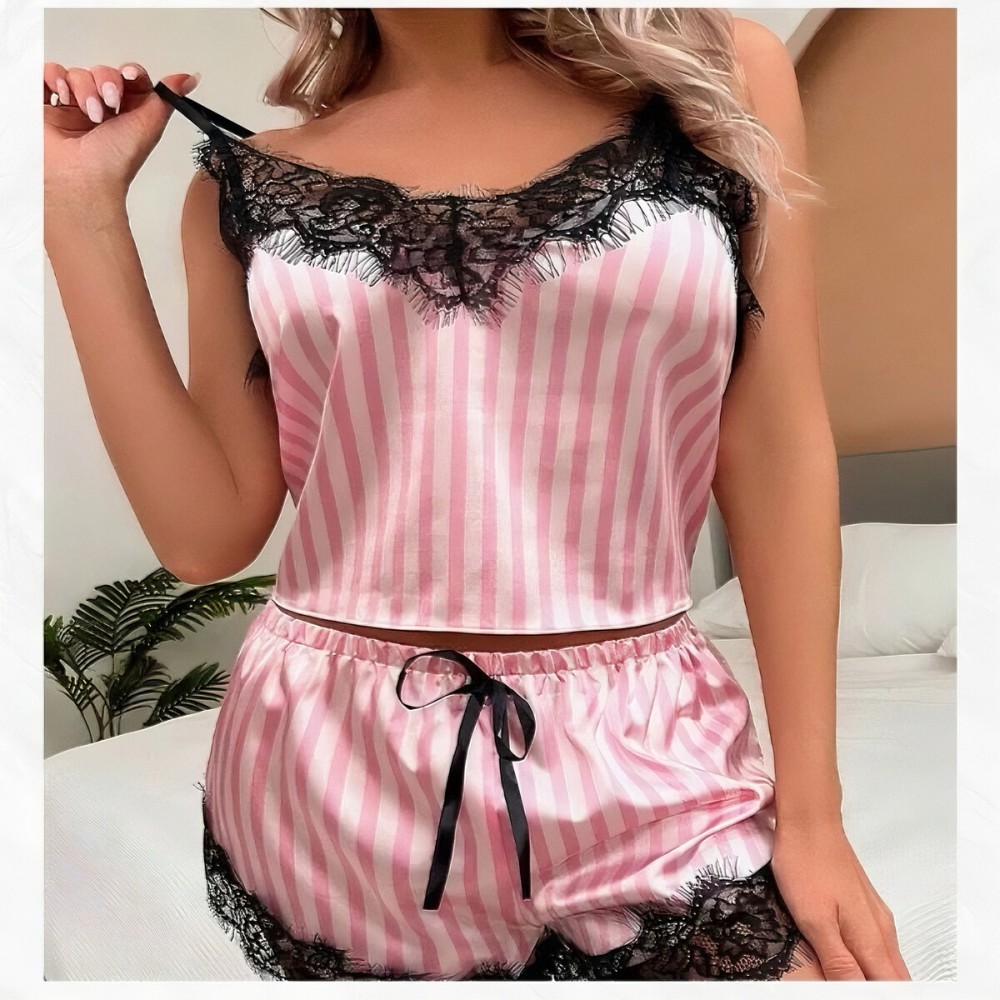 Pembe Çizgili Saten Dantelli Şortlu Takım - Şık ve Rahat Ev Giyimi