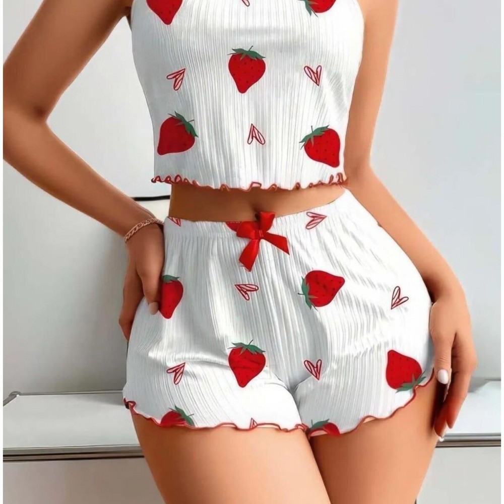 Beyaz Çilek Desenli Askılı Şortlu Pijama Takımı