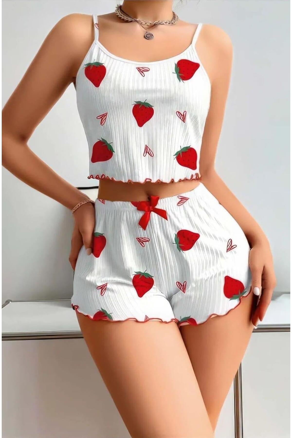 Beyaz Çilek Desenli Askılı Şortlu Pijama Takımı