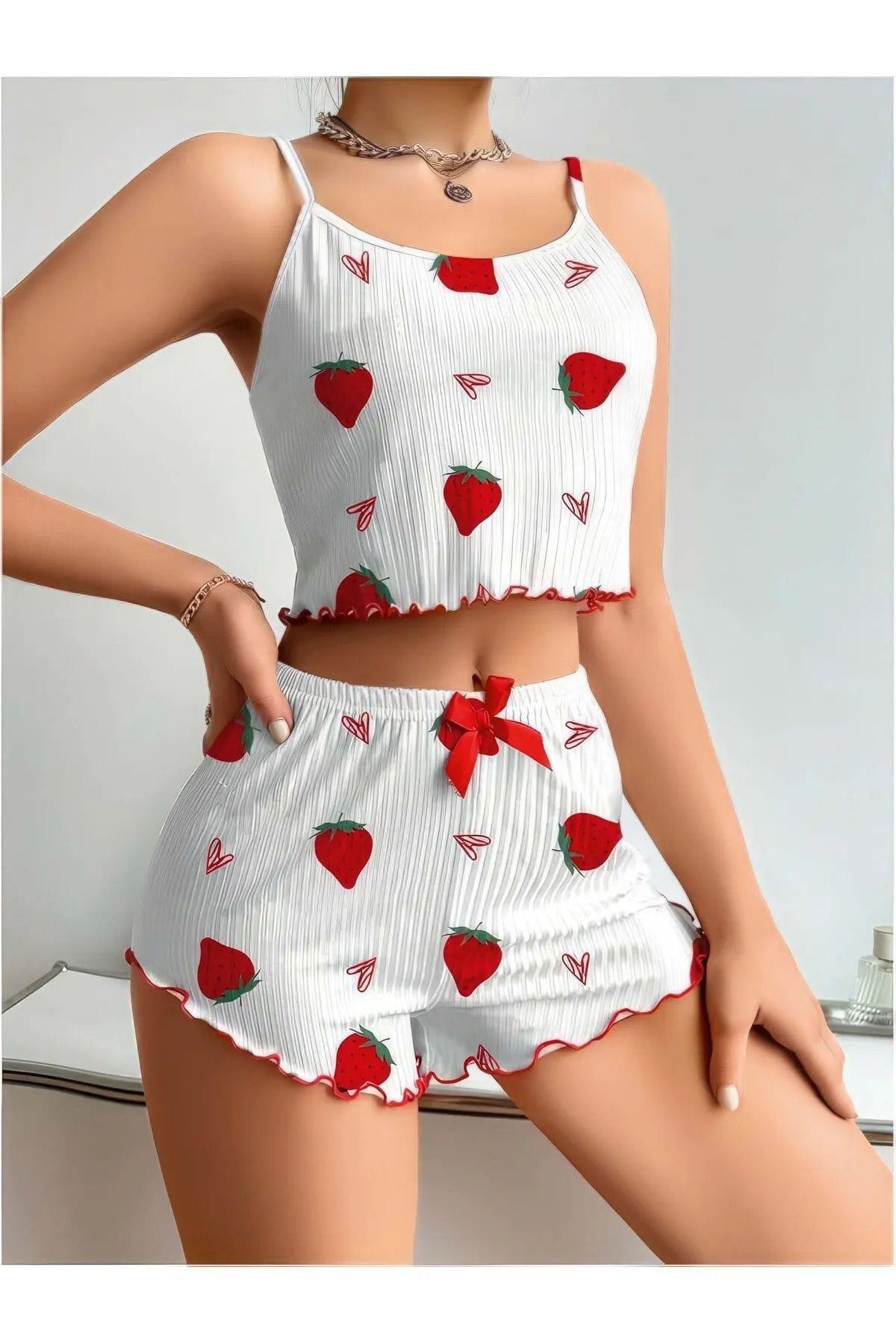 Beyaz Çilek Desenli Askılı Şortlu Pijama Takımı