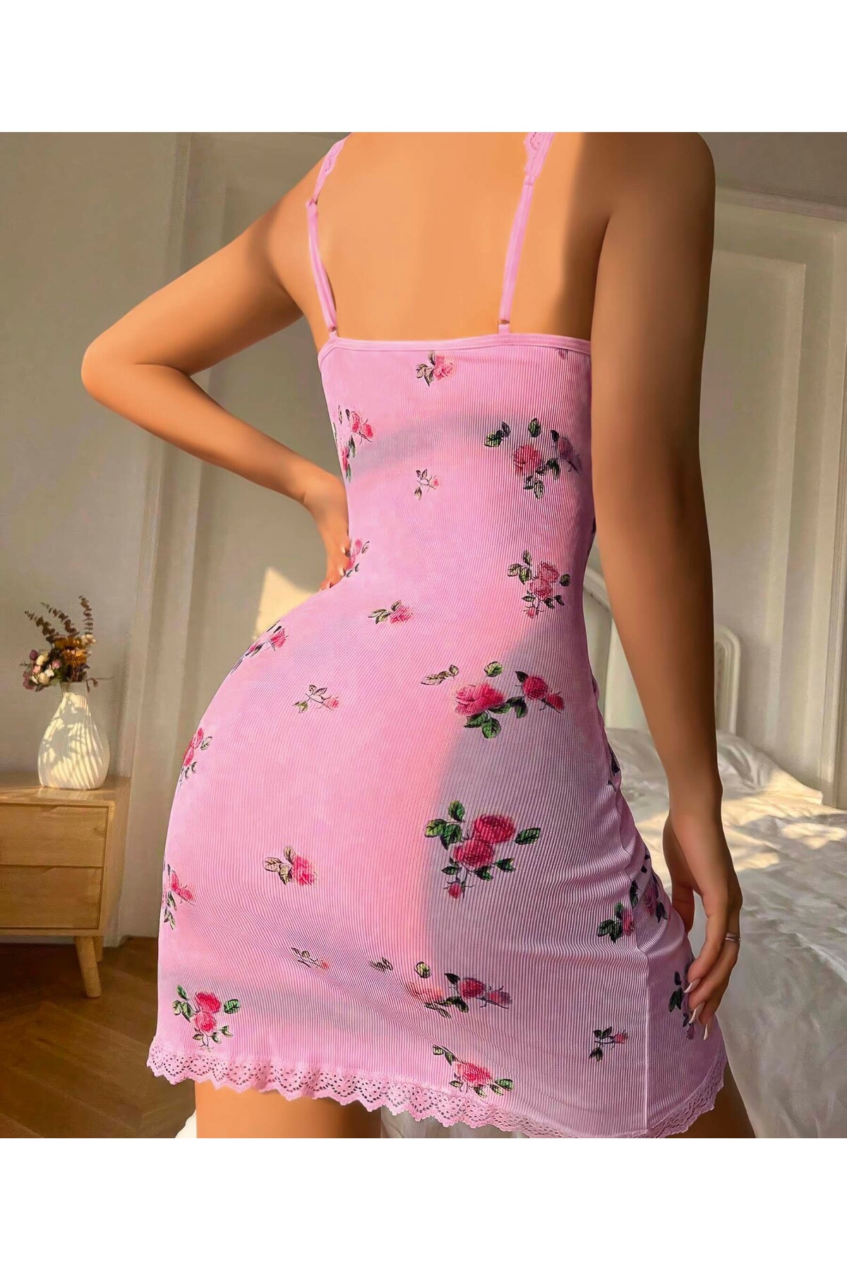 Pembe Çiçek Desenli Dantelli Ribana Kadın Gecelik – İnce Askılı –