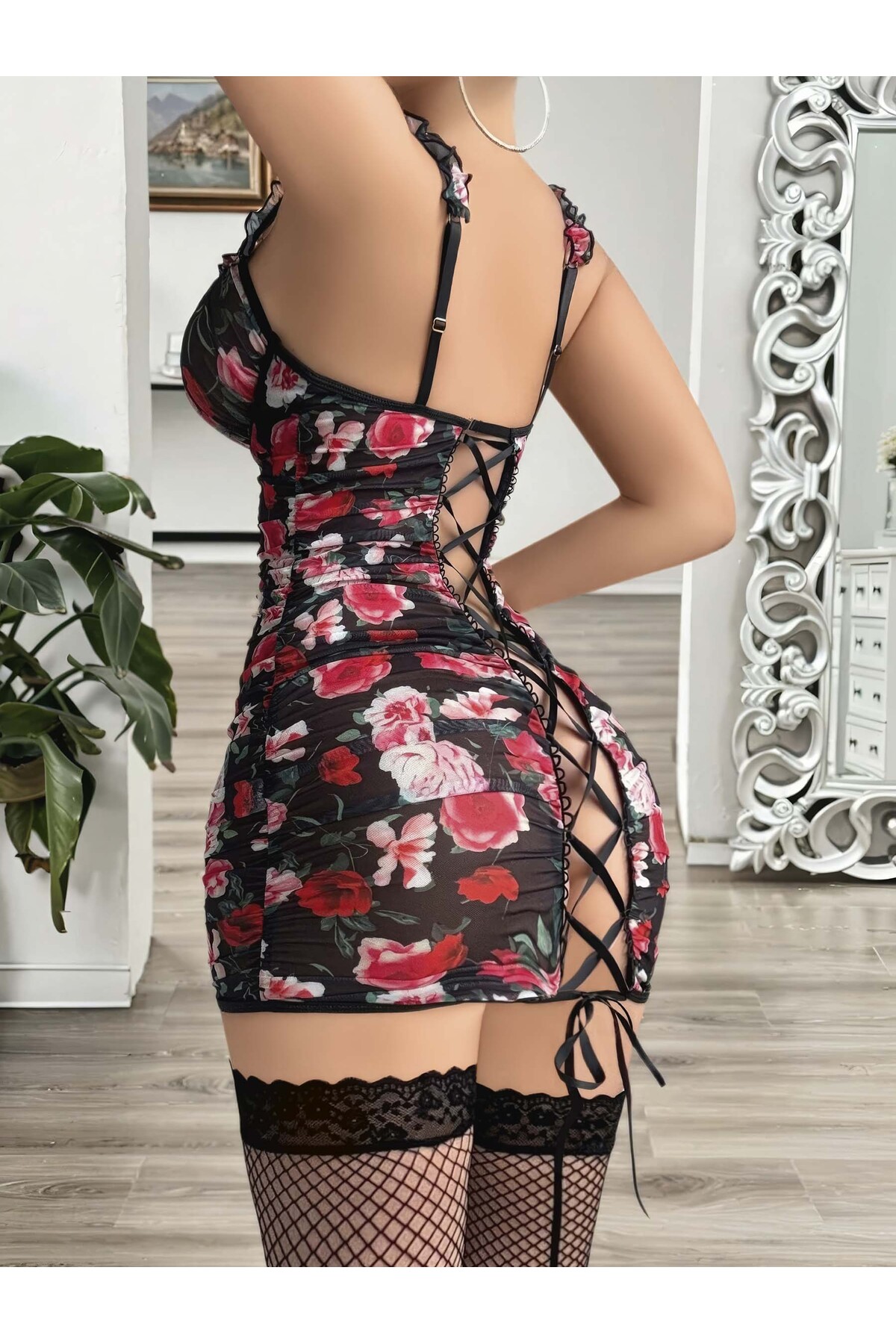 Çiçek Desenli Siyah Korse Detaylı Mini Elbise – Jartiyerli Tasarım