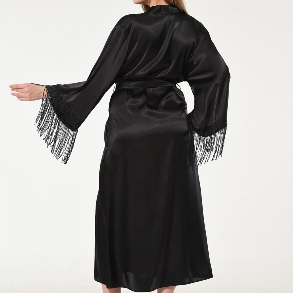 Kolları Saçaklı Siyah Saten Kimono.