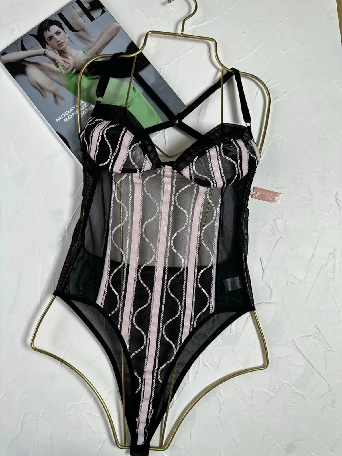 DREAMFULLY Deri ve Pul İşlemeli Şeritli Bodysuit. — detay