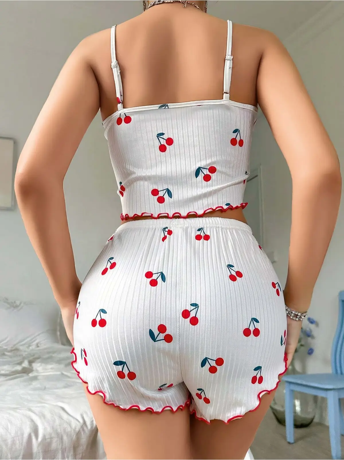 Beyaz Kiraz Desenli Crop Şortlu Kadın Pijama Takımı – Pamuklu Ribana –