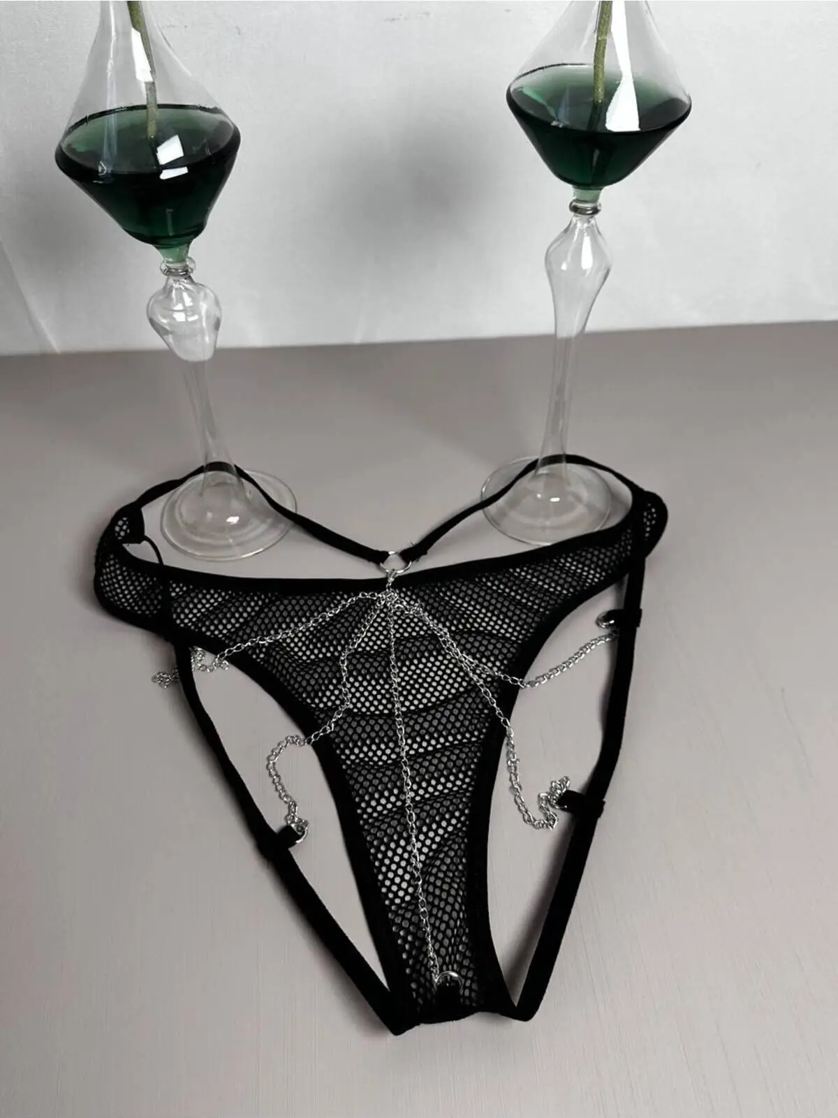 Nuitamore Arkası Zincirli String
