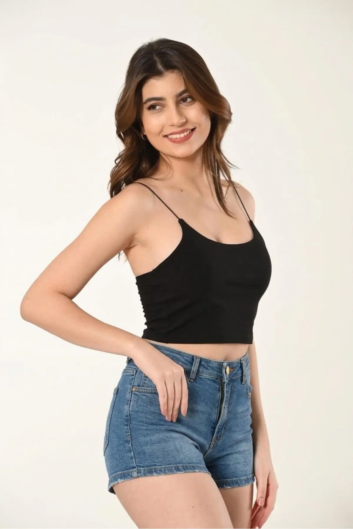 Nuitamore Siyah ve Beyaz İkili Set – İp Askılı Crop Top Astarlı Büstiyer Bluz
