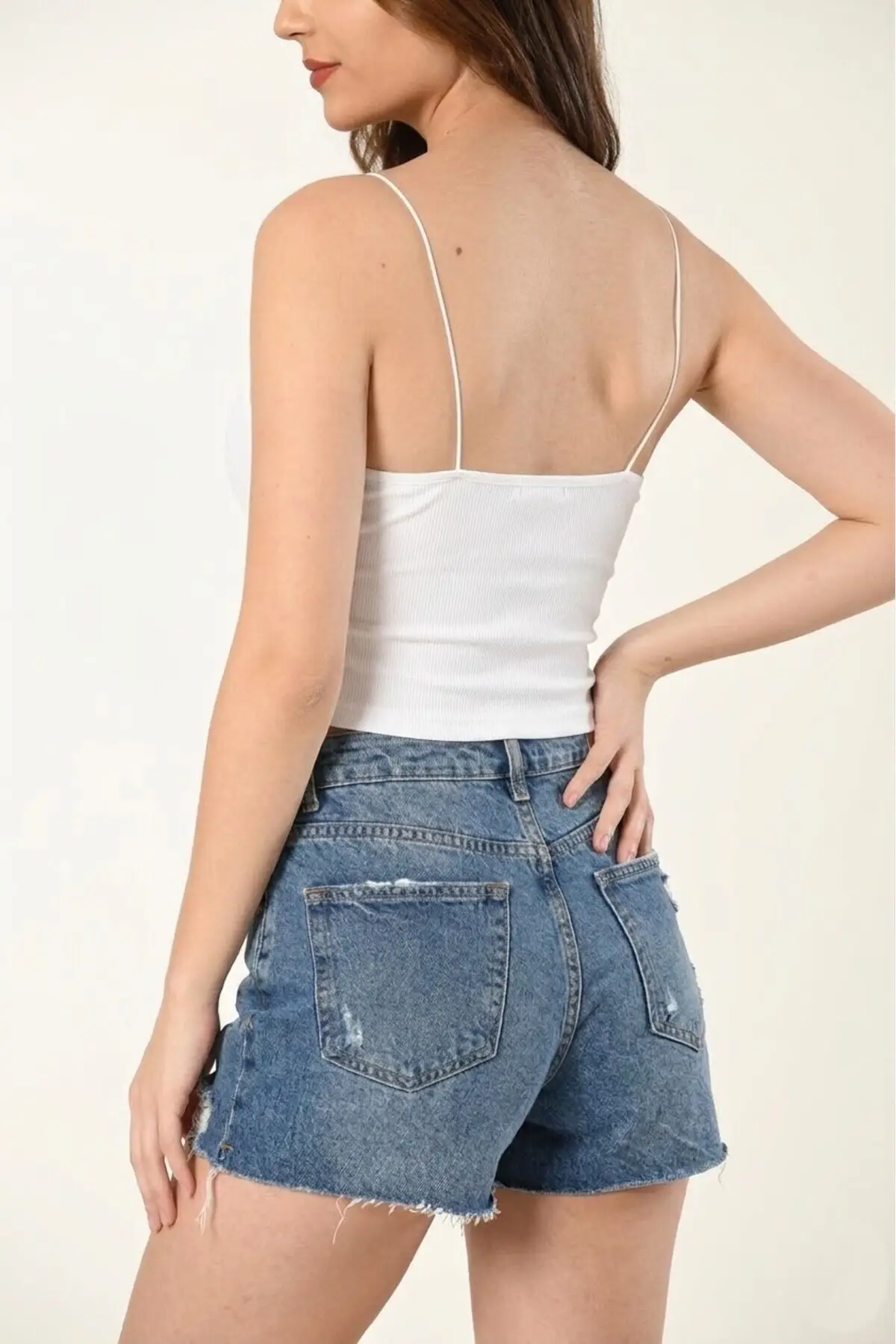 Nuitamore Siyah ve Beyaz İkili Set – İp Askılı Crop Top Astarlı Büstiyer Bluz